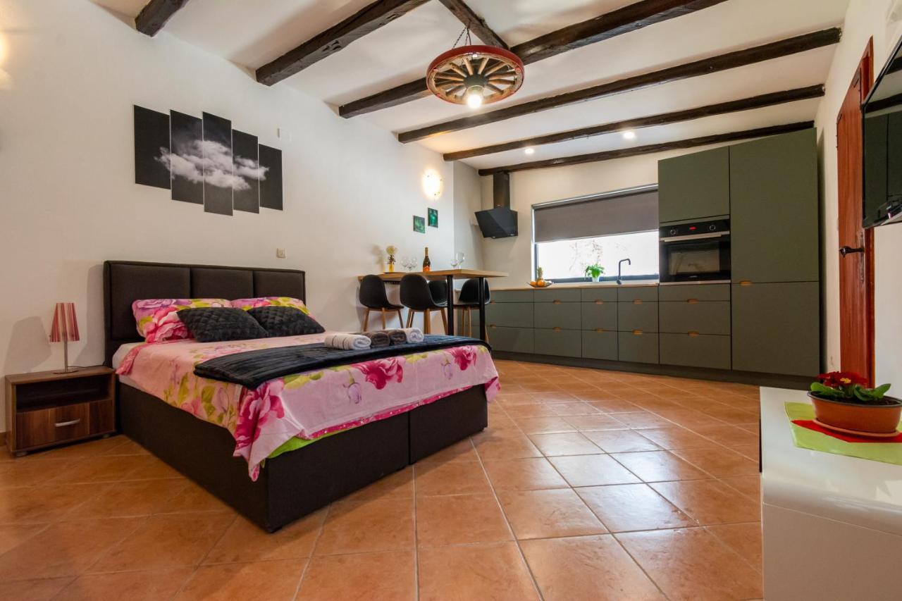 House 1119 Villa Muntic ภายนอก รูปภาพ