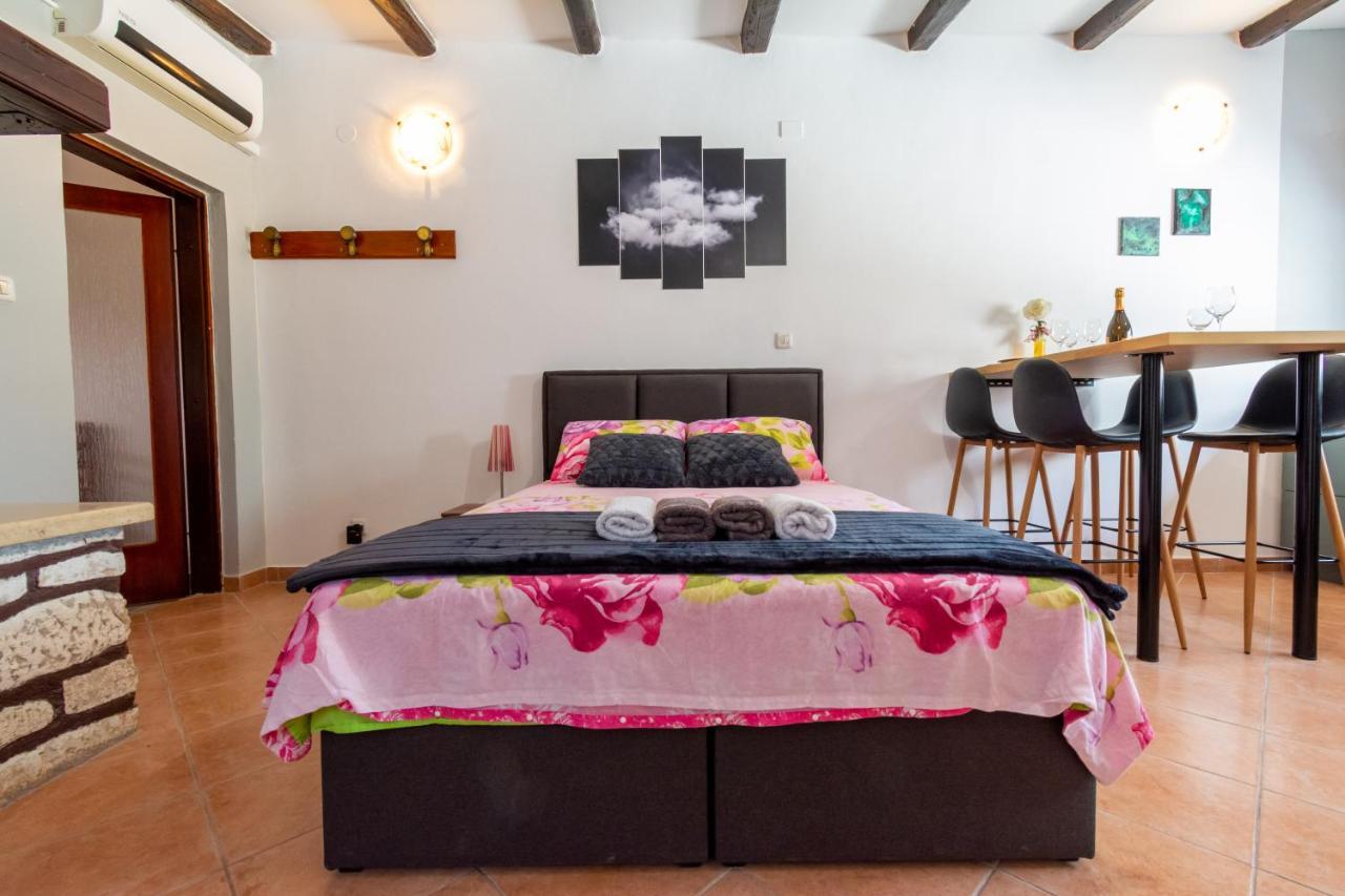 House 1119 Villa Muntic ภายนอก รูปภาพ