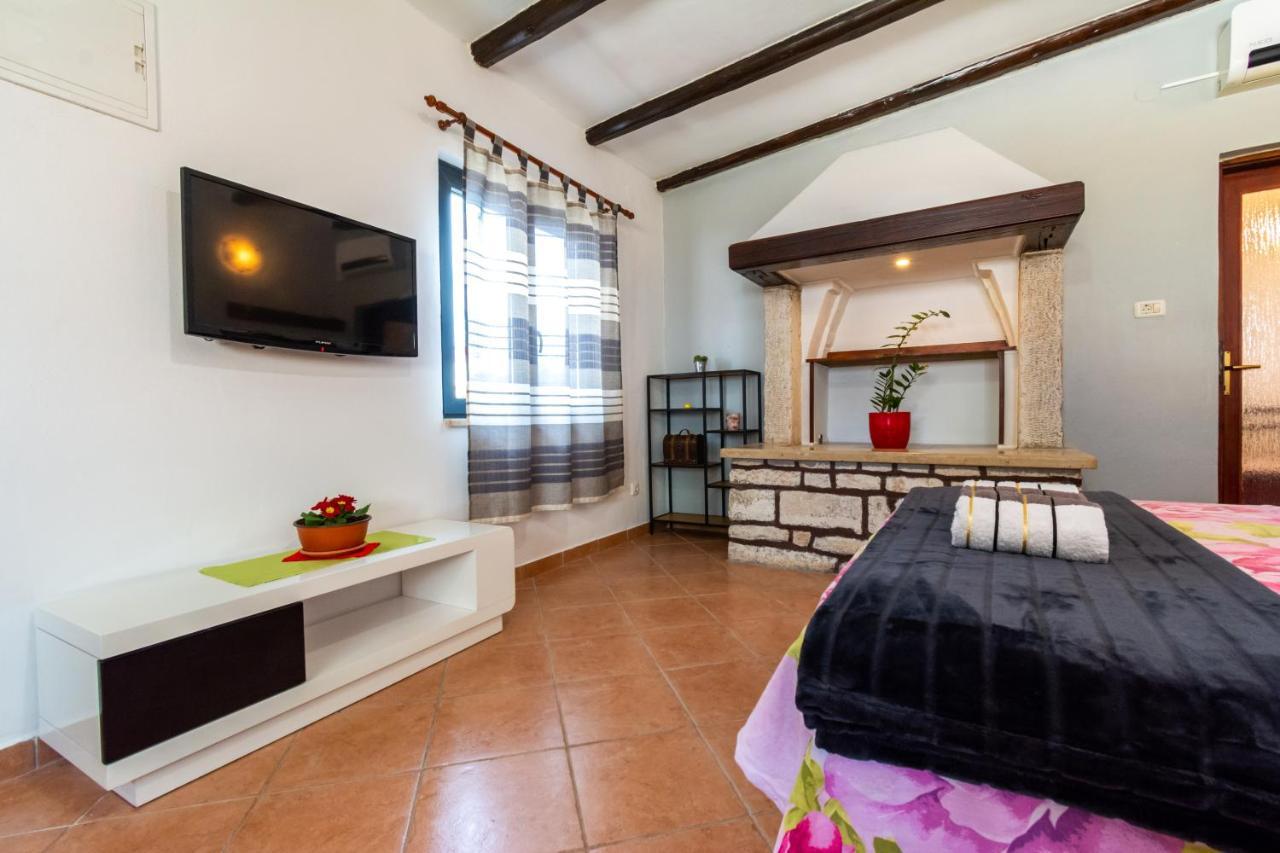 House 1119 Villa Muntic ภายนอก รูปภาพ