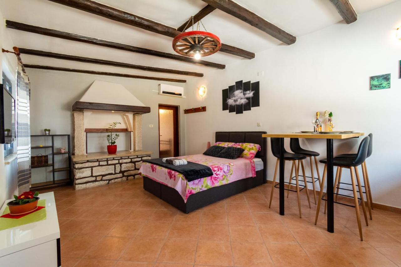 House 1119 Villa Muntic ภายนอก รูปภาพ